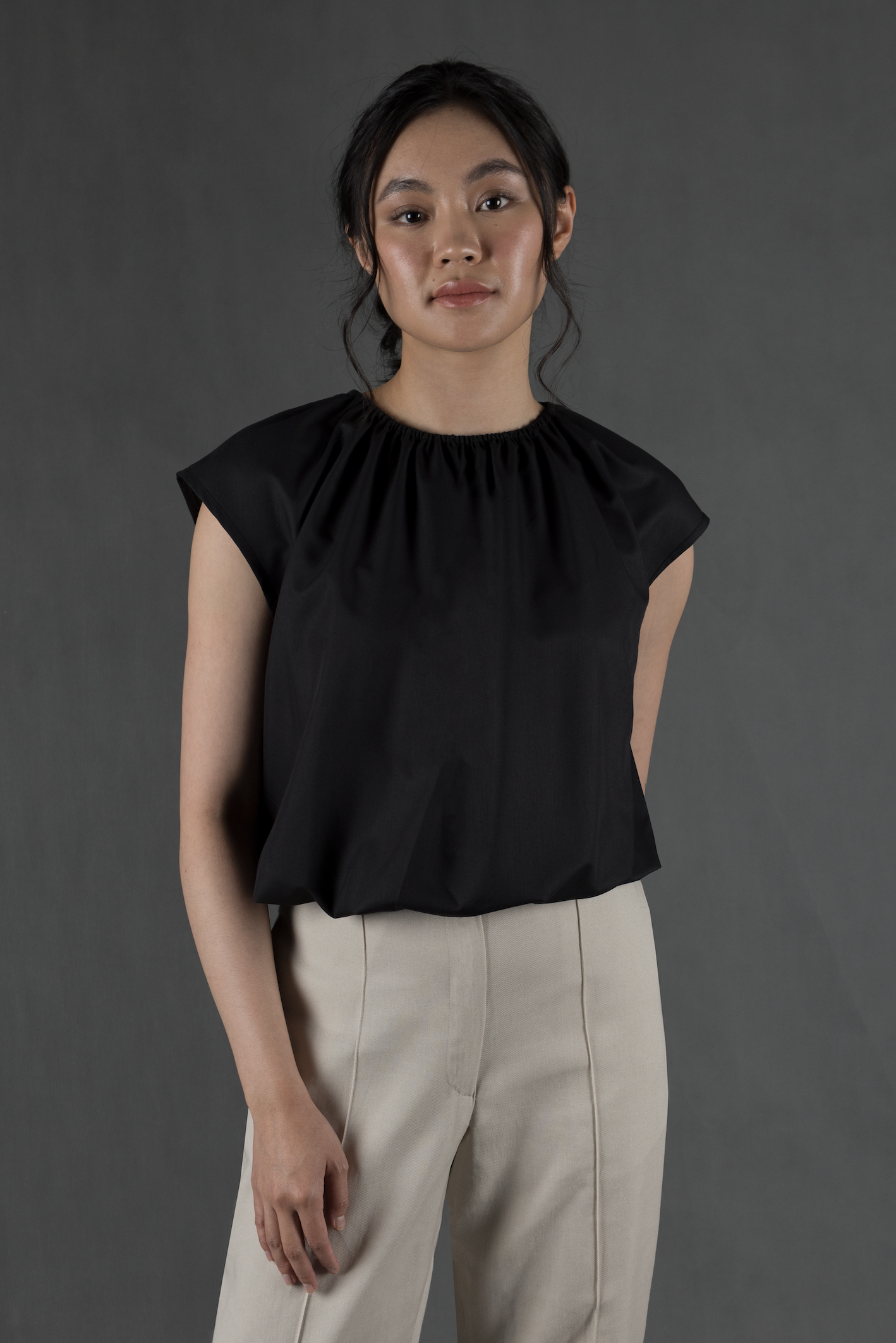 ruched neck top - black