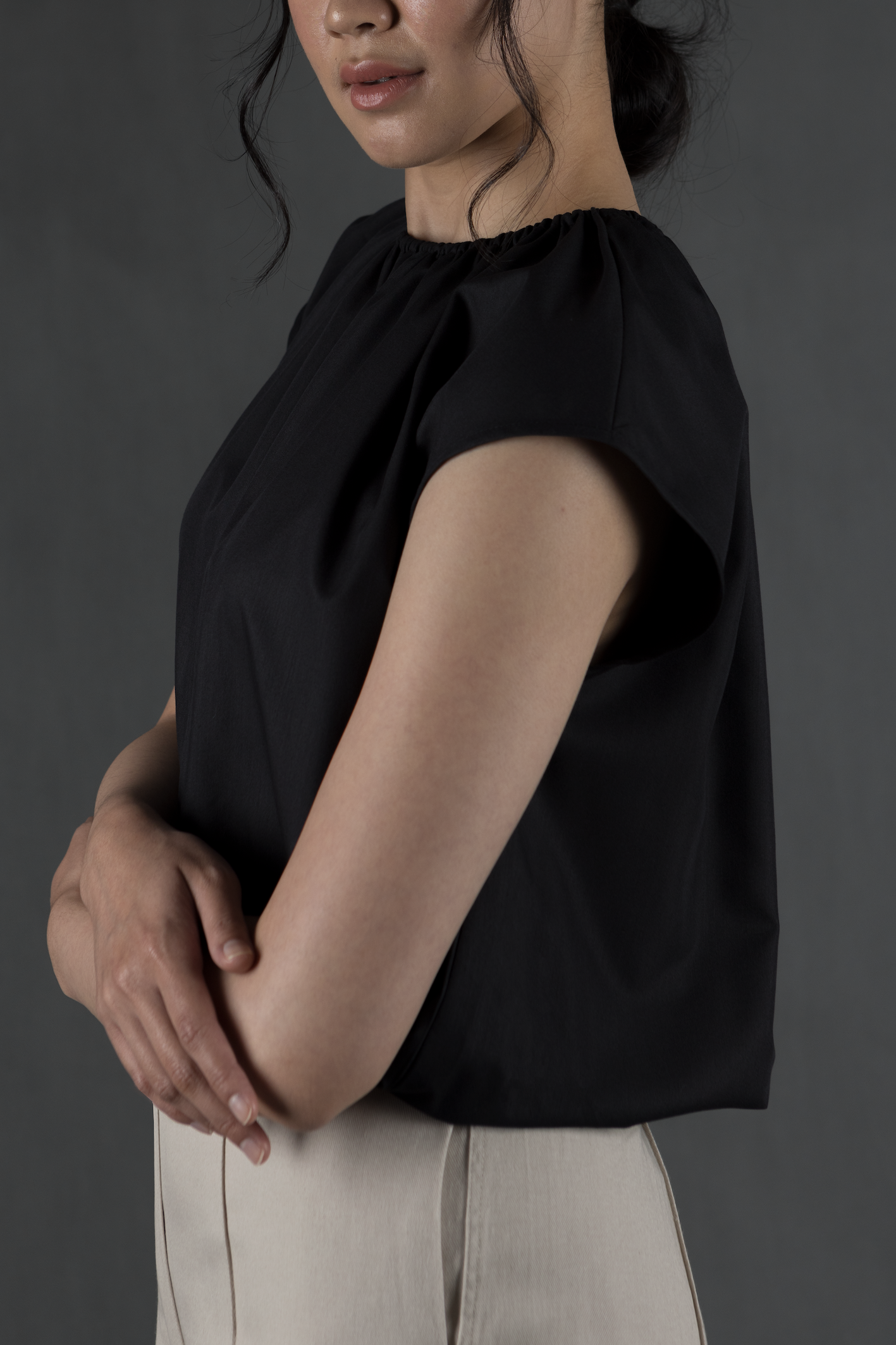 ruched neck top - black