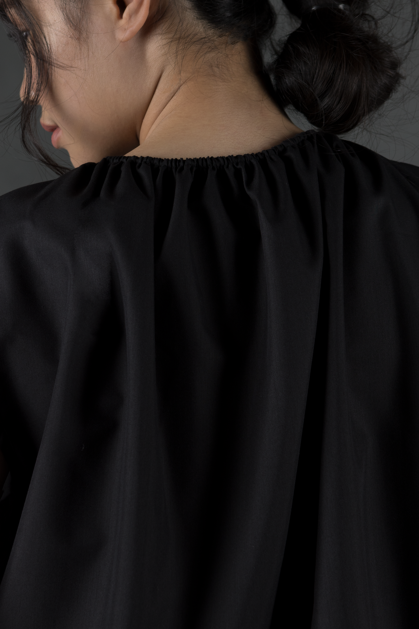 ruched neck top - black