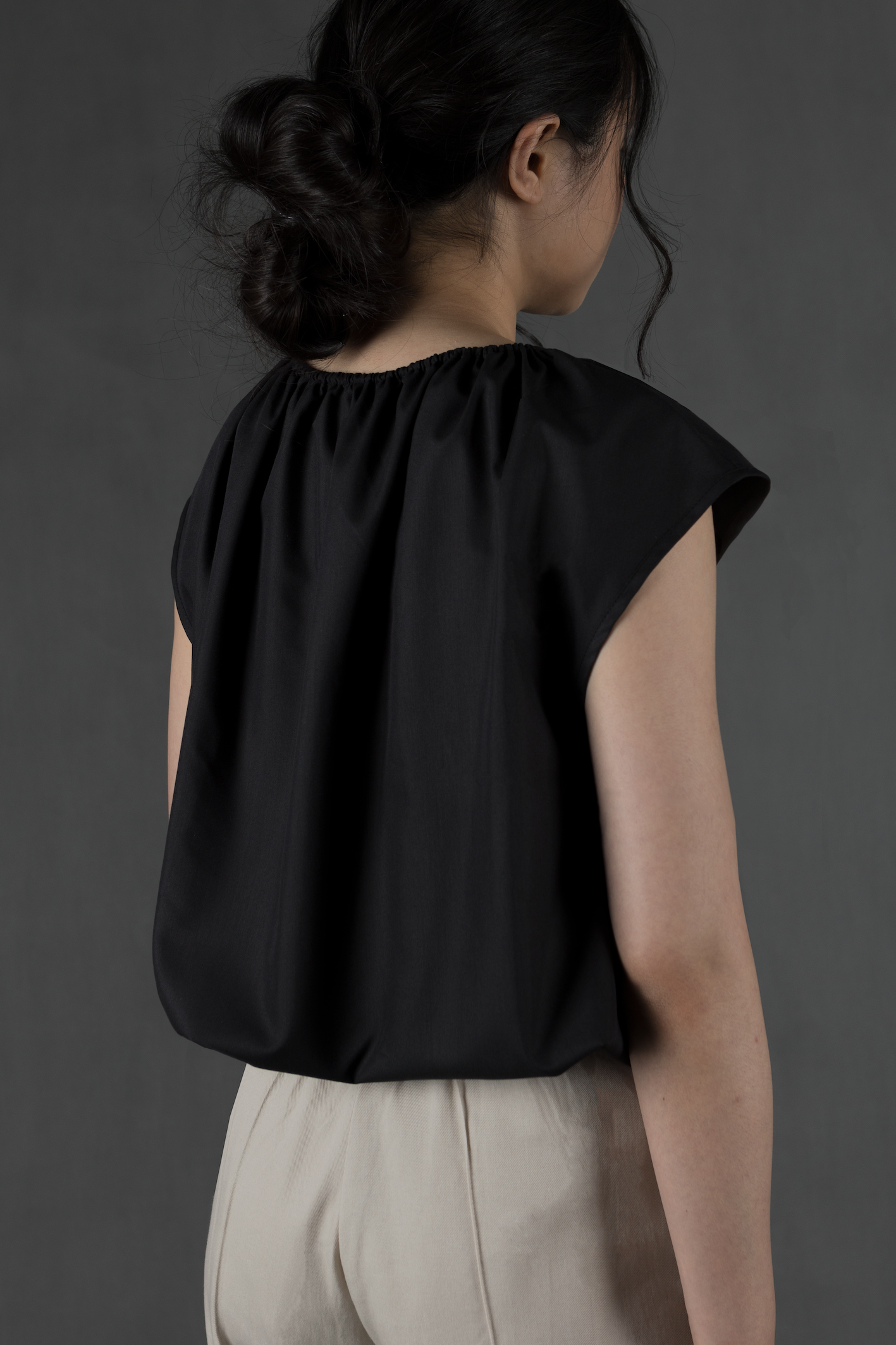 ruched neck top - black