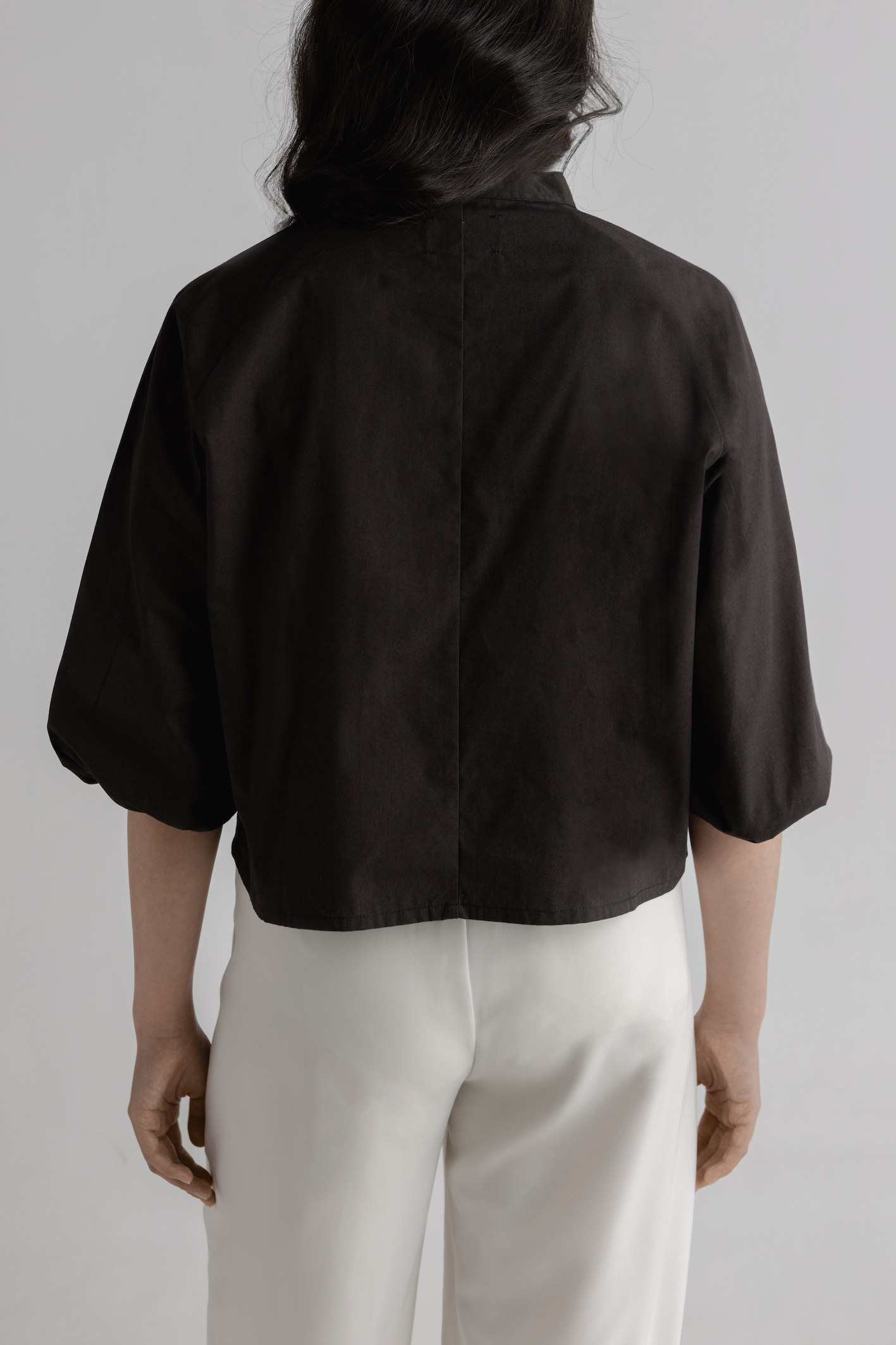 puff sleeve cropped shirt - charcoal