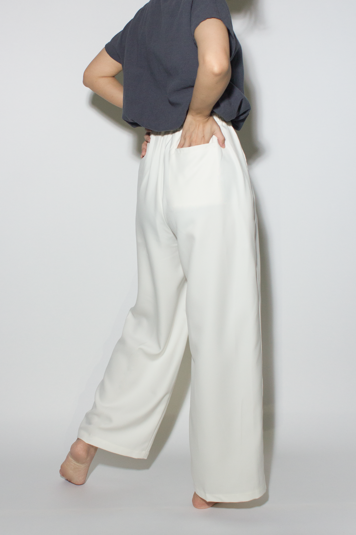 crease pants - white