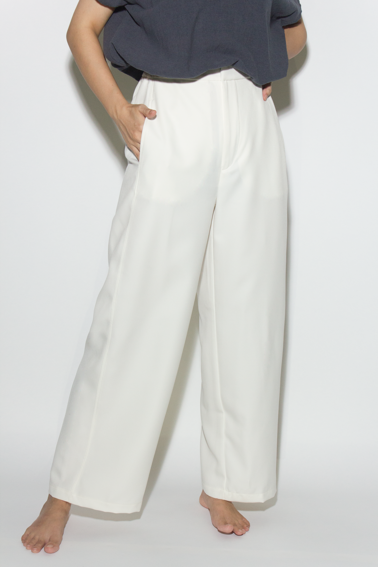 crease pants - white