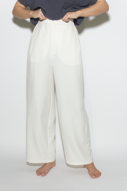 crease pants - white