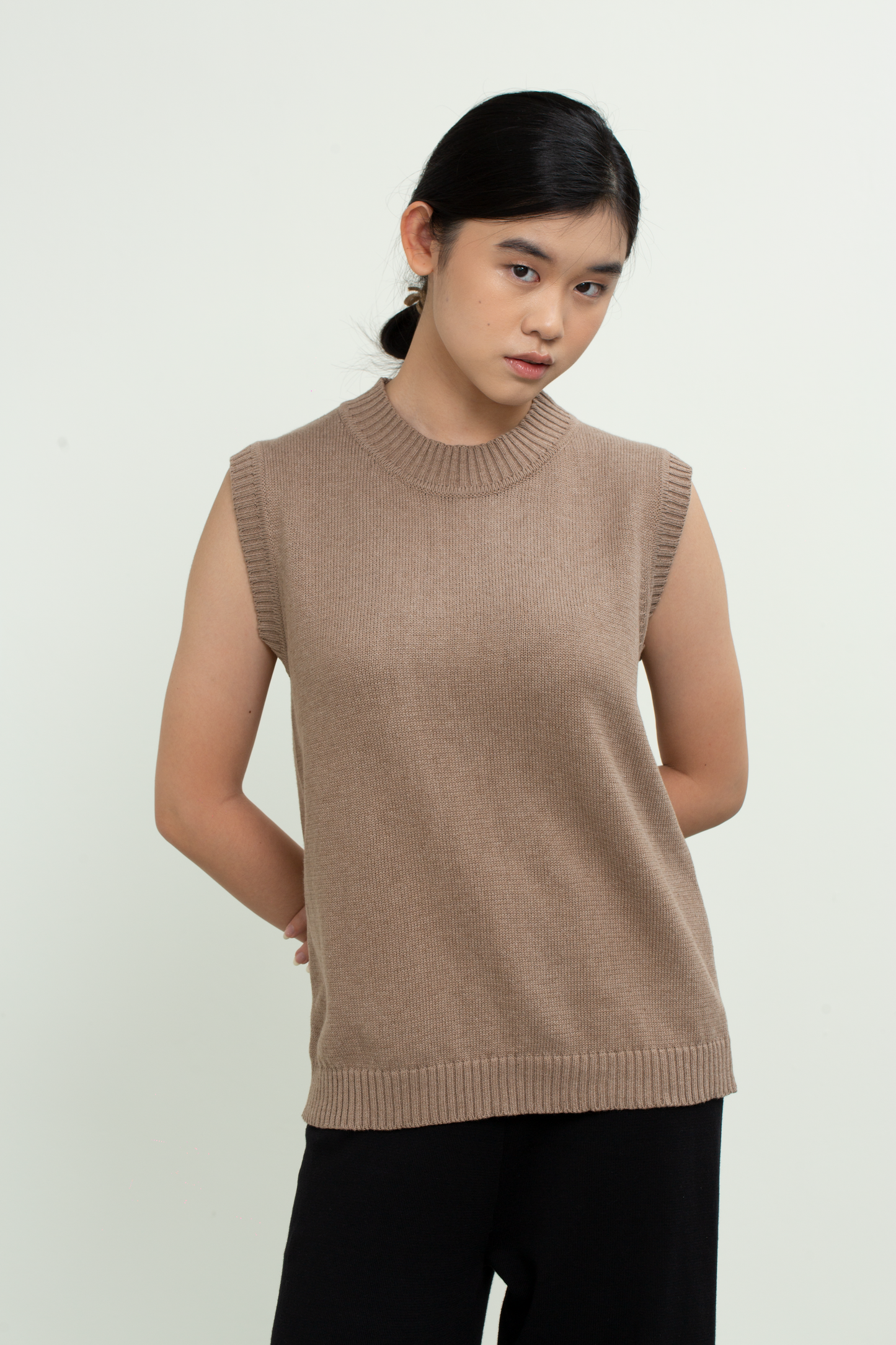 knit sleeveless vest top - brown