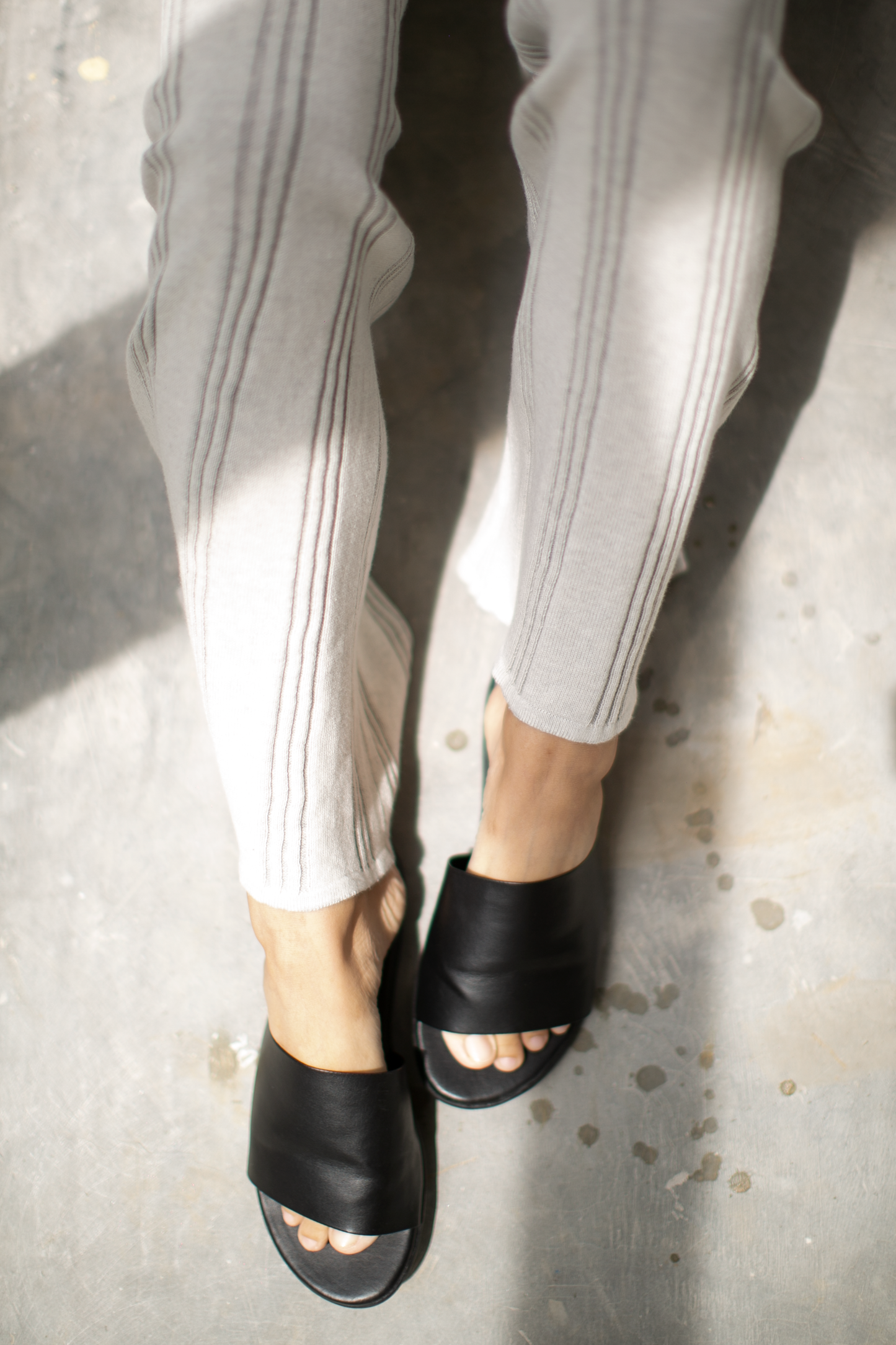 knit stripe pattern pants - grey