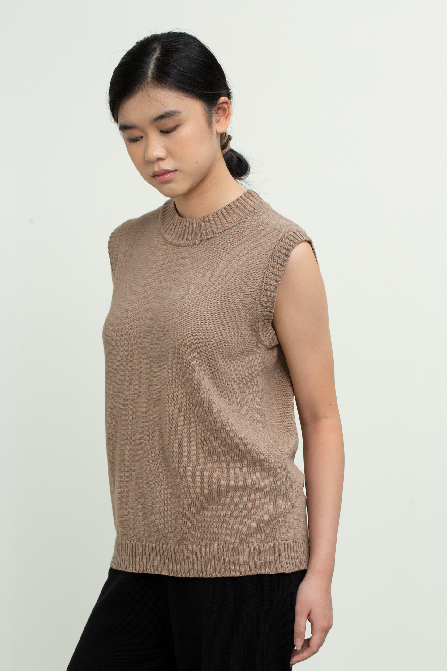 knit sleeveless vest top - brown