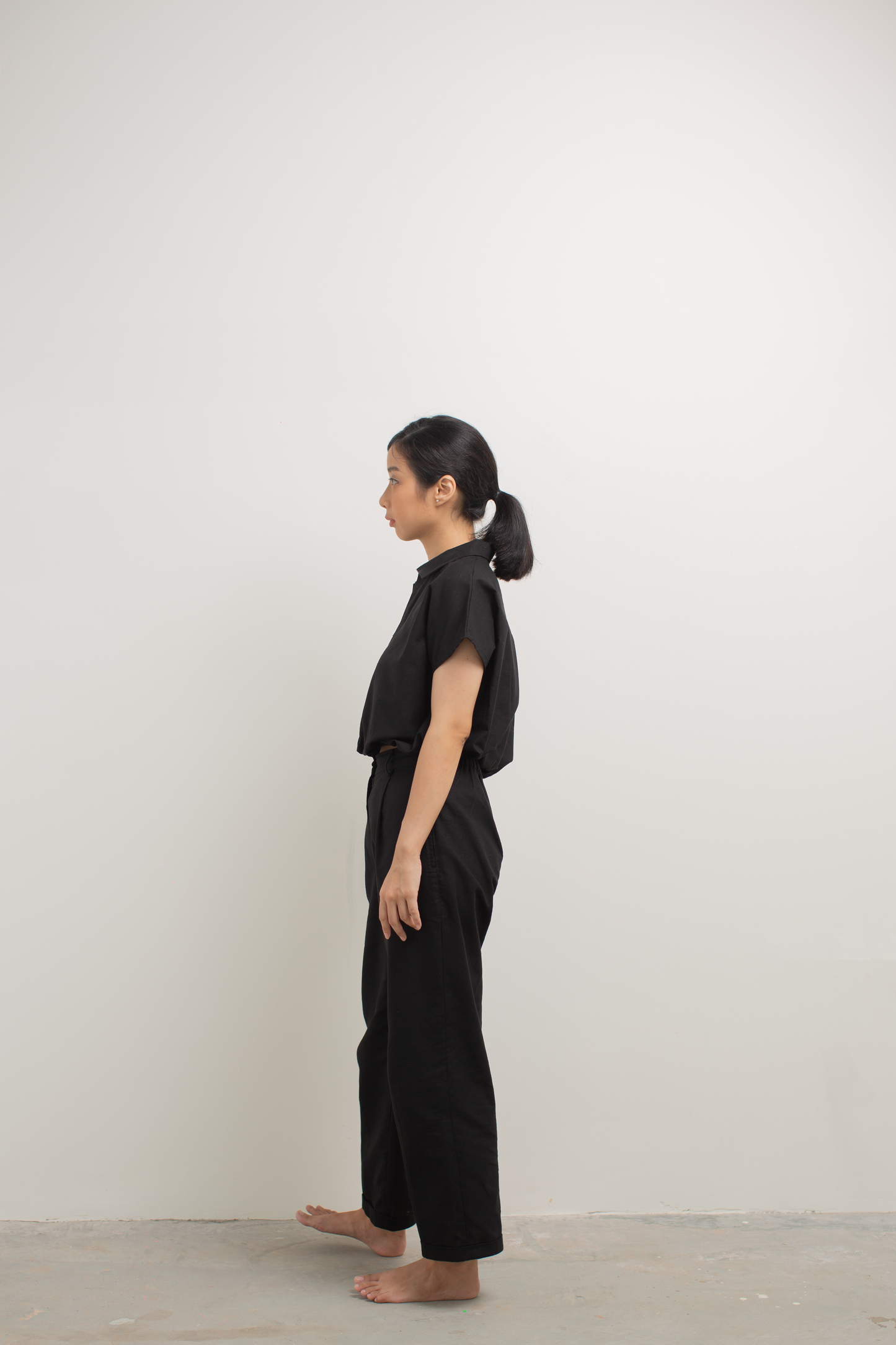 linen v-collar top - black