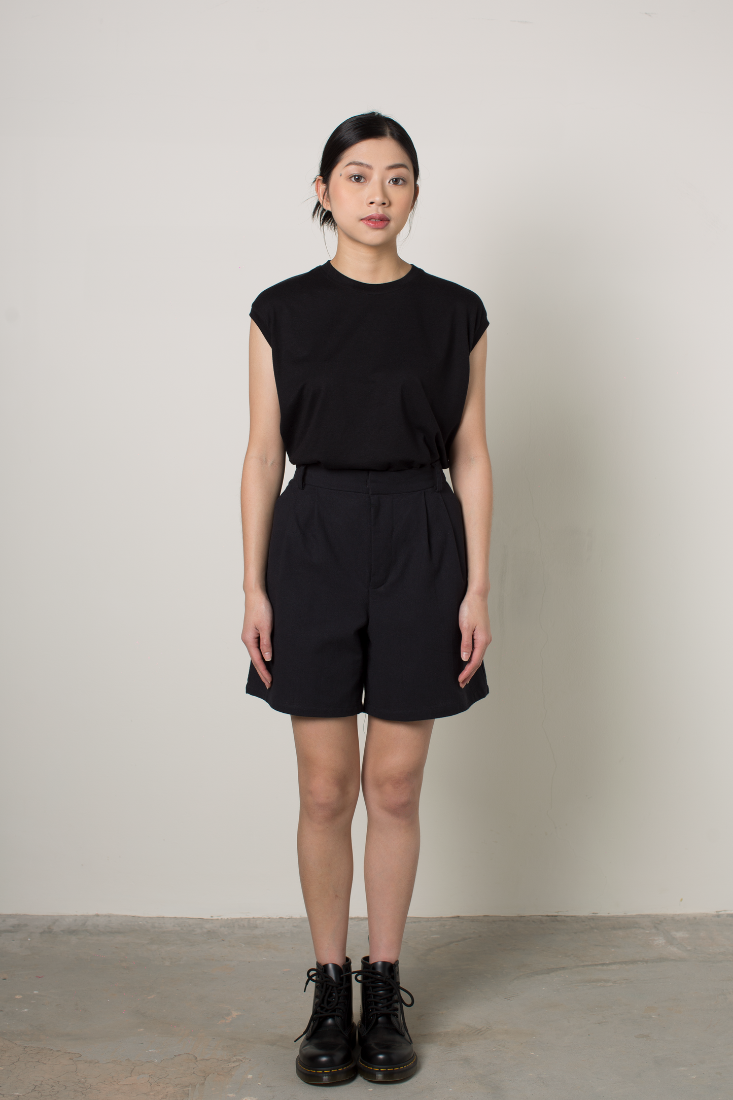 linen blend pleated shorts - black