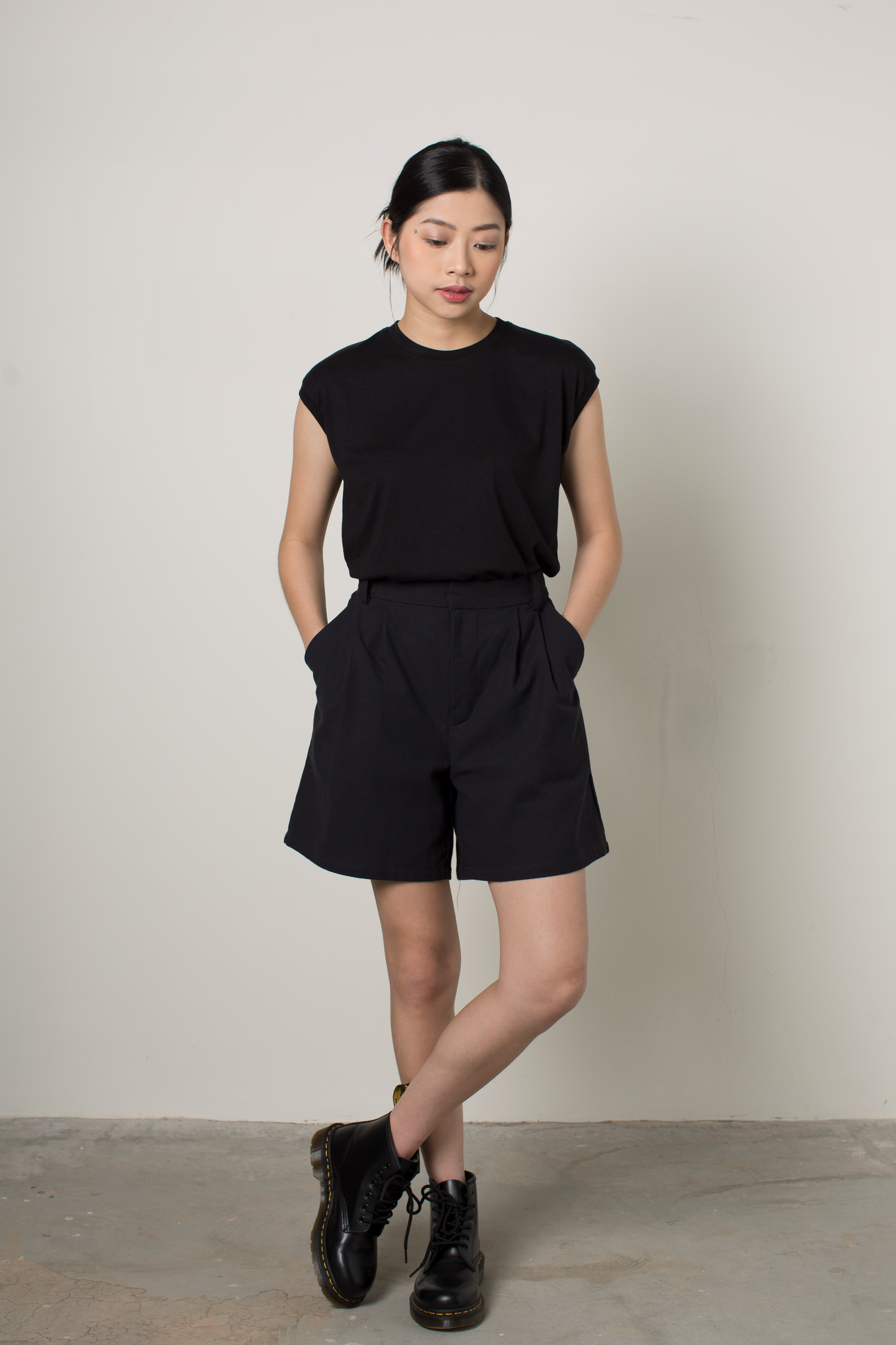 linen blend pleated shorts - black