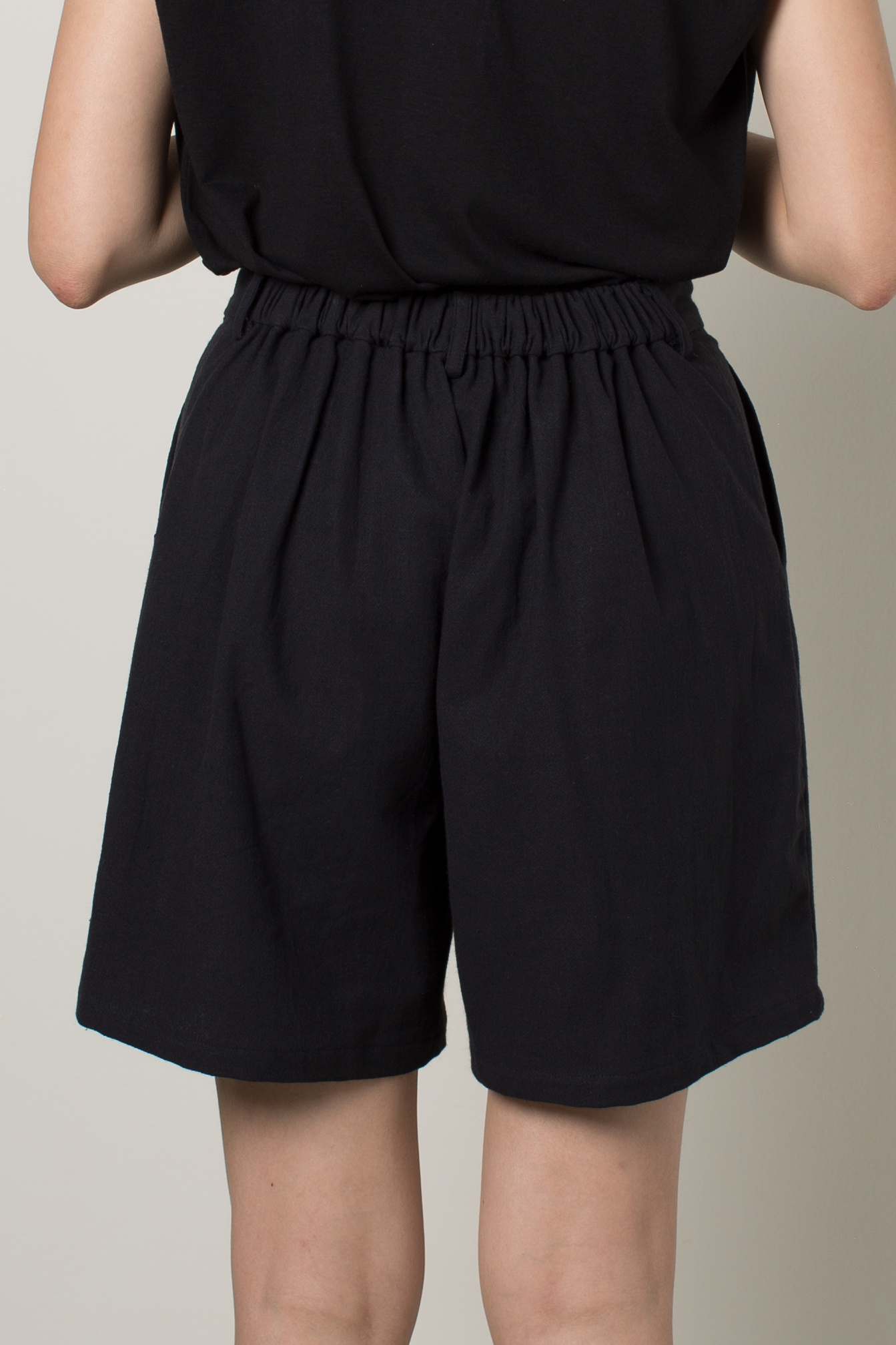 linen blend pleated shorts - black