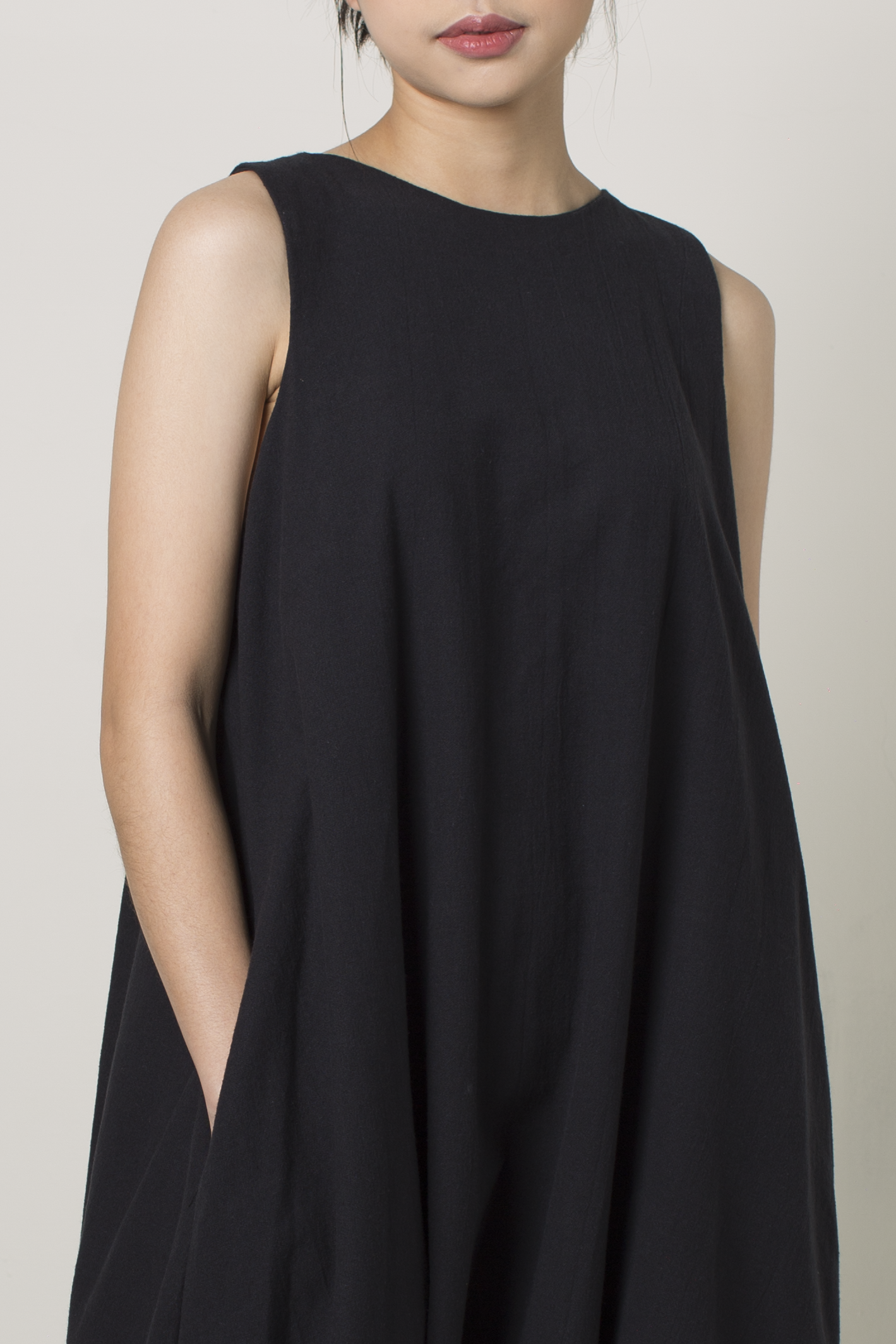 sleeveless puff dress - black